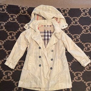 NWOT Girls Burberry Classic Trench/Rain Coat
